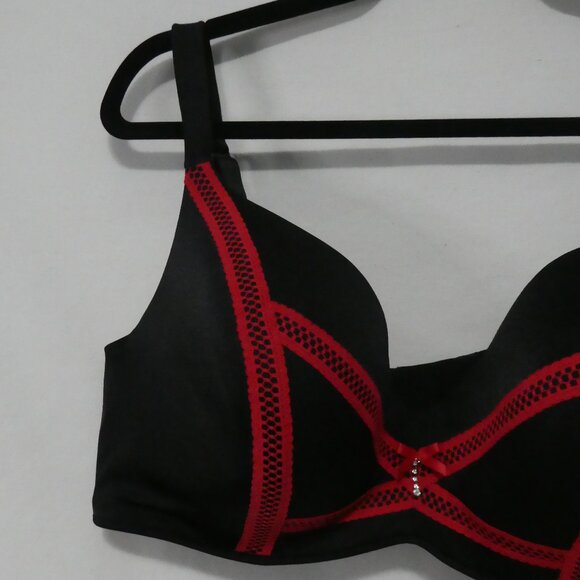 DEESSE LINGERIE | 40 DDD | Black Underwire Bra With Red Lace Accents - Picture 3 of 15